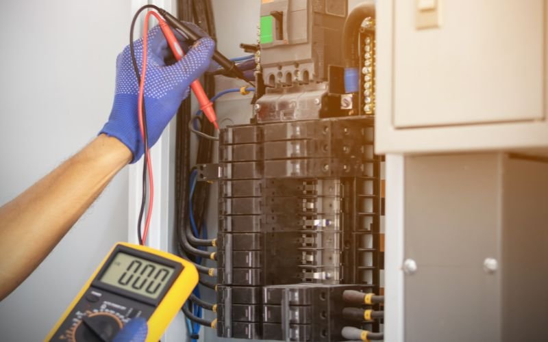 Electrician Required in Dubai - Manzoor Technical Services