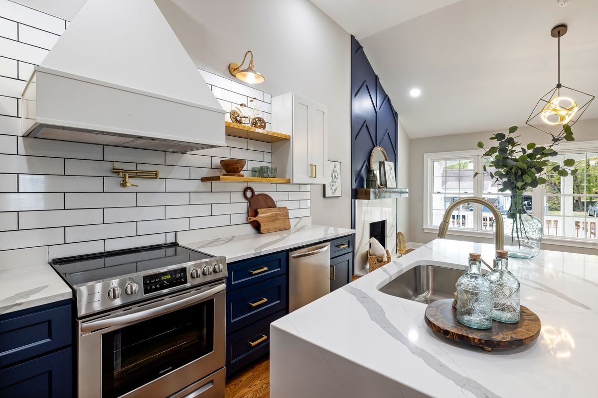 Kitchen cabinets renovation Dubai