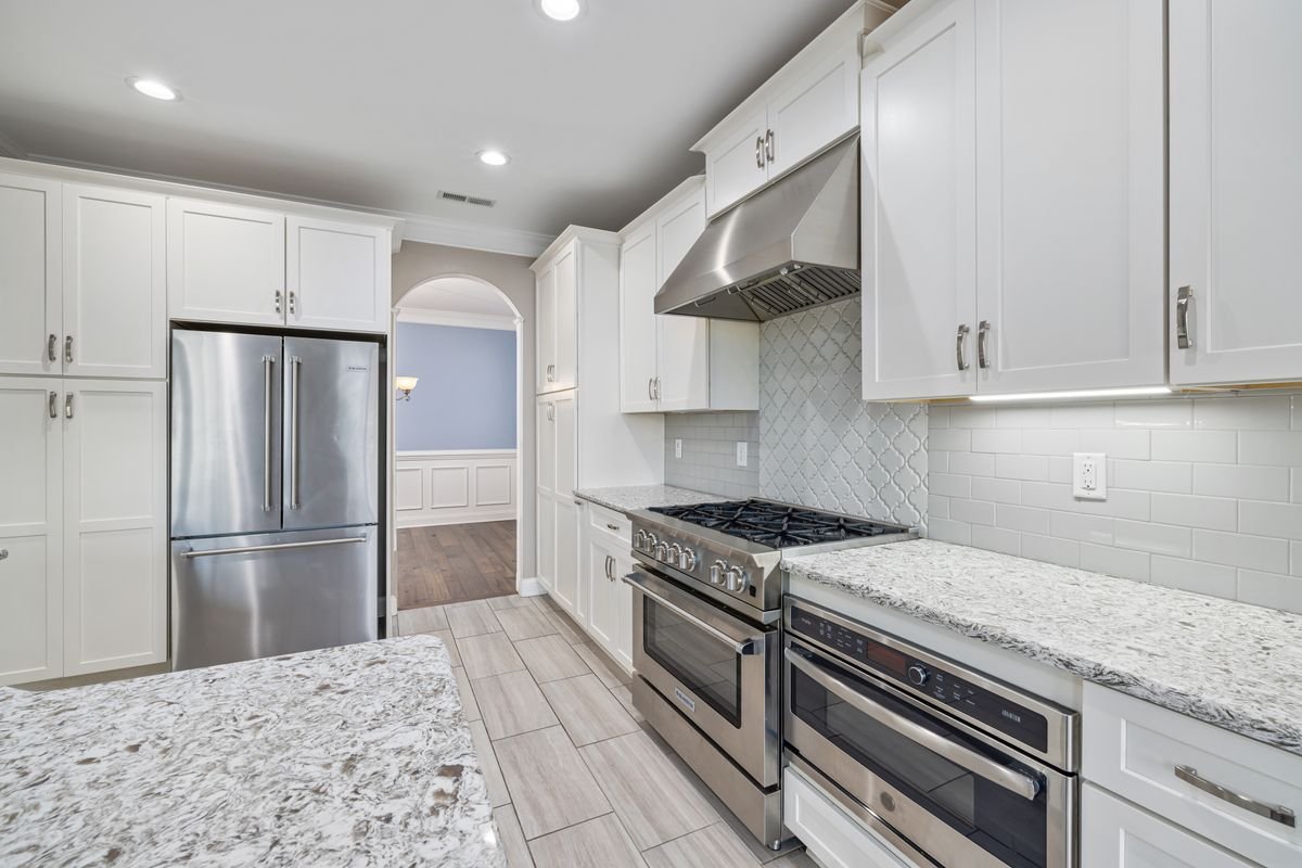 Kitchen renovation Dubai modern interior by Manzoor Technical Services