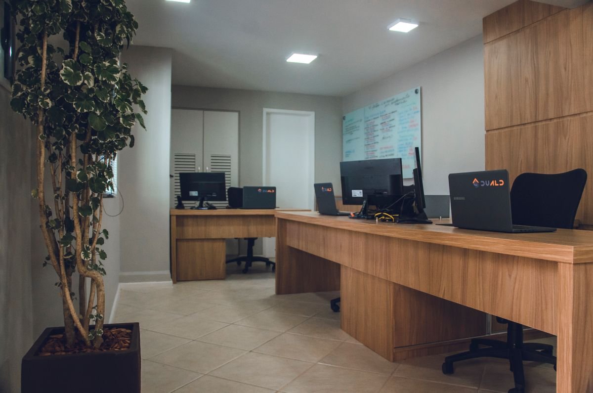 Office renovation Dubai desks workspace