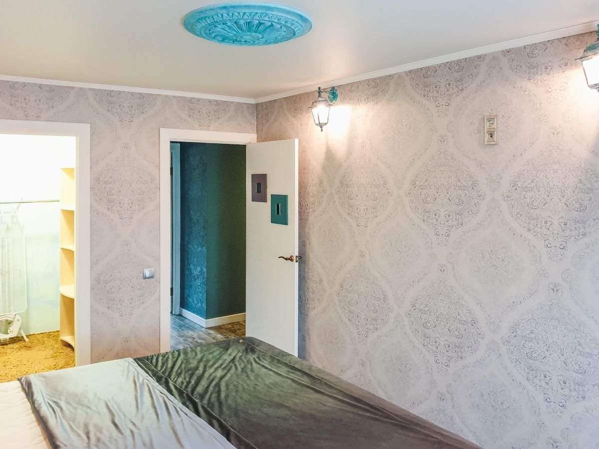 Room finished in grey damask wallpaper with a decorative ceiling rosette