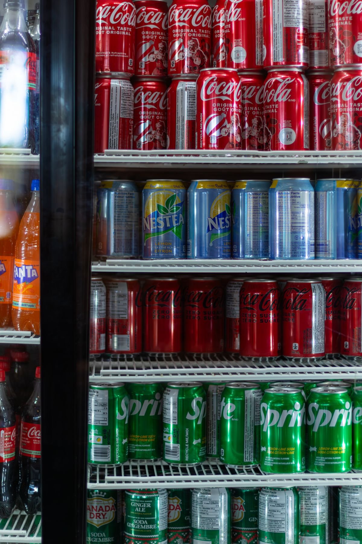 Display chiller with cold drinks