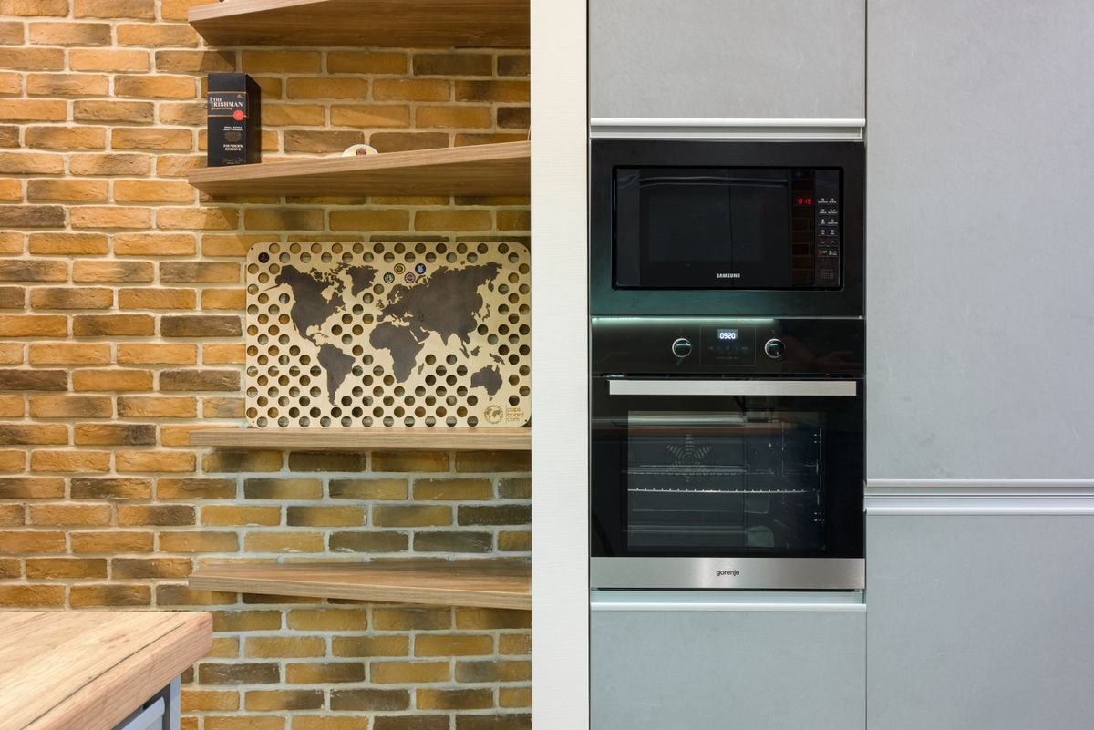 Built-in oven and microwave in kitchen shelving